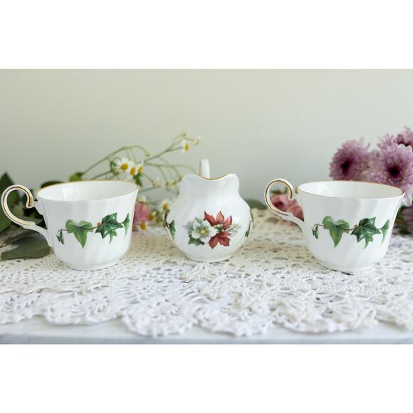 Vintage Royal Patricia Ivy & Poinsettia Pattern - 2 Teacups & Creamer - Picture 8 of 9